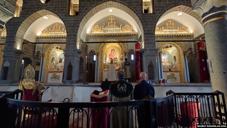 Diyarbakır Ermenileri Yedi Yıl Sonra Kilisede Noel Kutladı