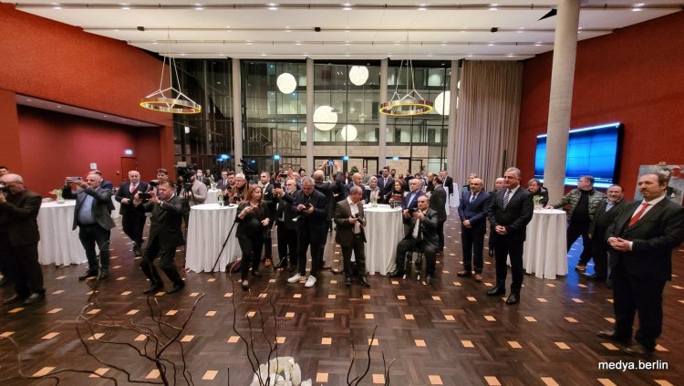 Türk Gazetecileri Berlin Büyükelçiliğine Konuk Oldular.