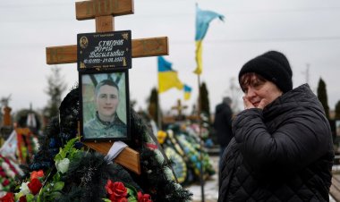 Ukraynalılar Savaşın Yıldönümünde Hem Yas Tutuyor Hem Mücadeleye Devam Yemini Ediyor