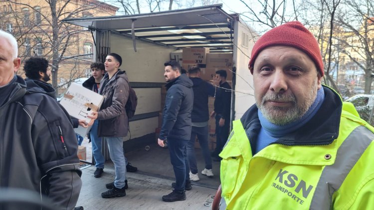 Berlin'de  Sivil İnsiyatifin Deprem Mağdurlarına Yardımları Devam Ediyor.