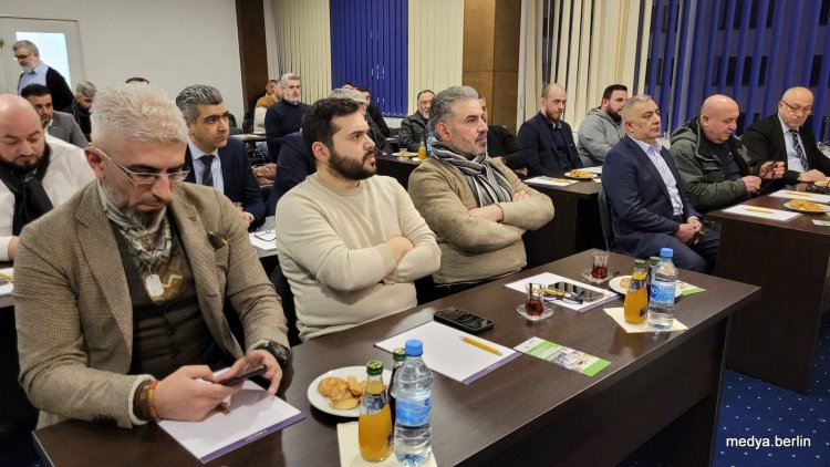 Dünyanın En Akıllı İnsanı Berlin'e Geldi.