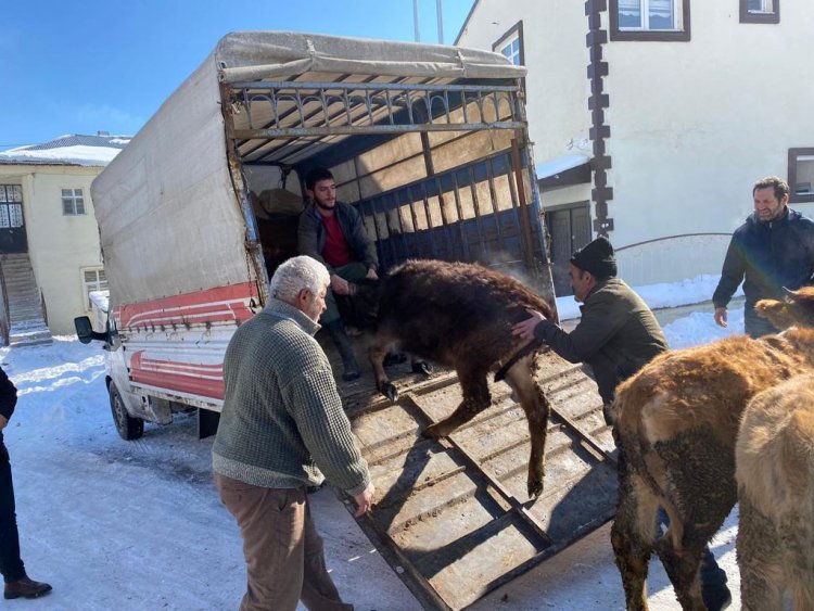 Akdağ'lı  Köylülerden  Örnek Yardım