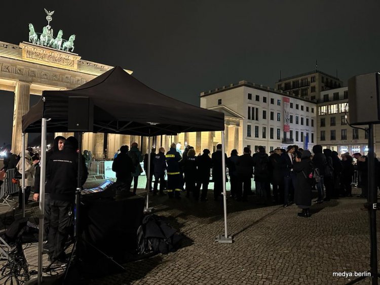 Berlin'de Depremzedeler Anıldı.