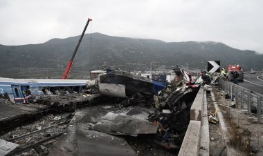 Yunanistan'da Tren Kazası: En Az 32 Can Kaybı