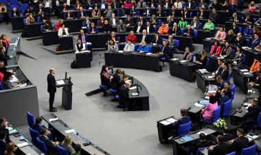 Almanya'da Meclisteki Vekil Sayısı Azaltılsın Tartışması