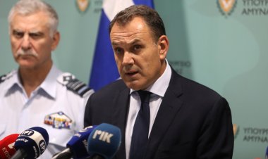 Yunan Savunma Bakanı Deprem Bölgesini Ziyaret Edecek