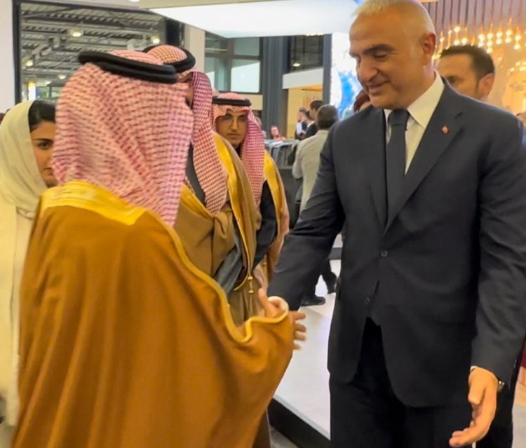 Bakan Ersoy, Suudi Arabistanlı Mevkidaşı İle Bir Araya Geldi.