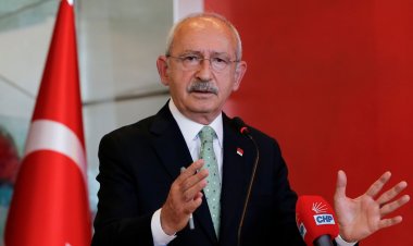 Seccadeye Bastığı İçin Eleştirilen Kılıçdaroğlu: “Seccadeyi Görmedim, Operasyon Yapıyorlar”