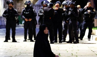 İsrail Polisinden Mescid-i Aksa’ya Baskın