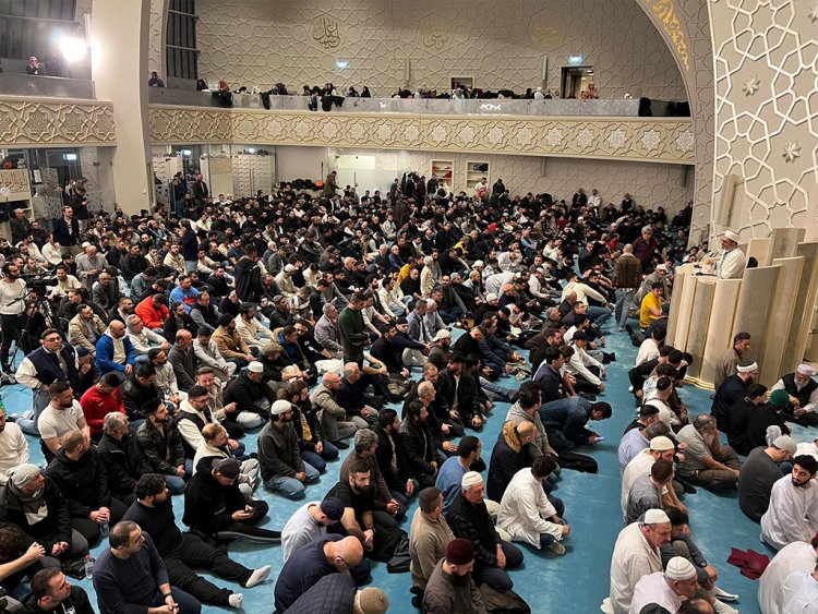 Köln DİTİB Merkez Camii’nde Kadir Gecesi Dualarla İdrak Edildi