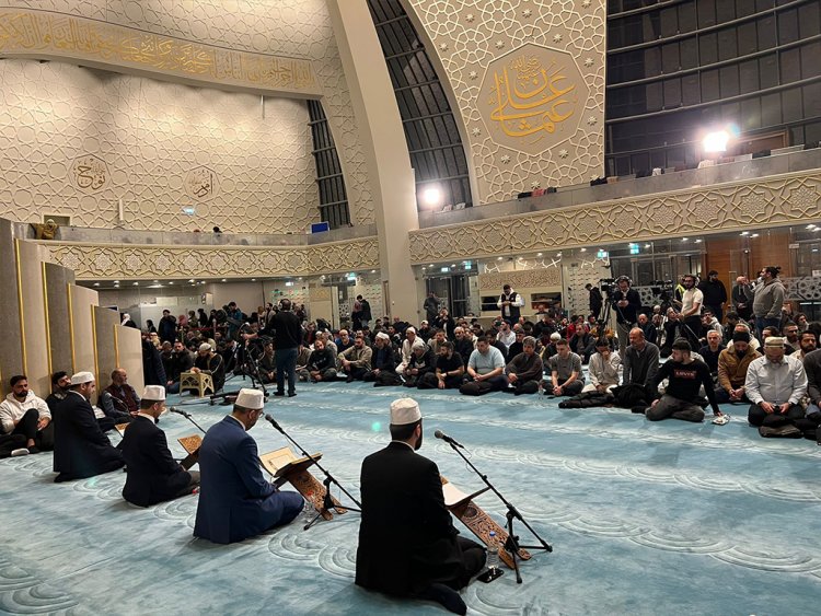 Köln DİTİB Merkez Camii’nde Kadir Gecesi Dualarla İdrak Edildi