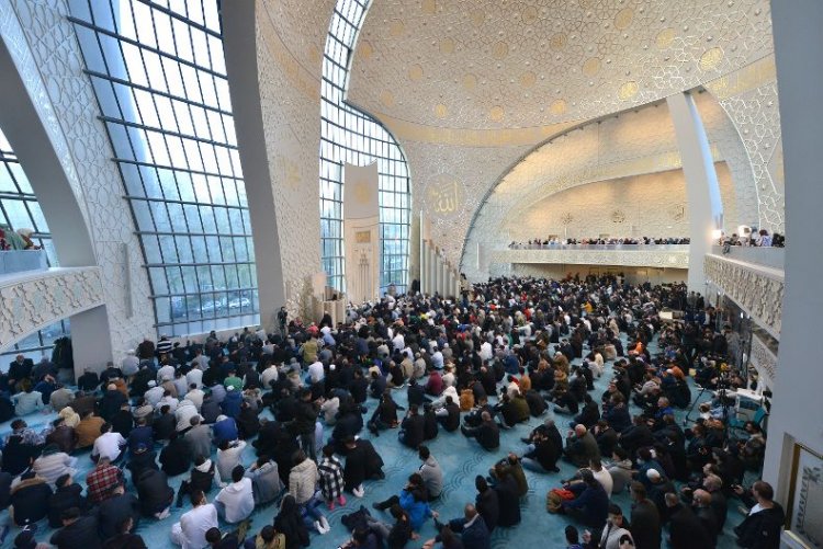 Köln DİTİB Merkez Camii’nde Ramazan Bayramı idrak edildi