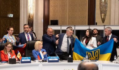 Ukraynalı Delegeden Rus Delegeye Yumruk