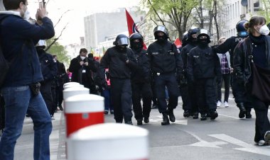 Gazetecilerin  Gözaltı  Haberine  Tepkiler Devam Ediyor.