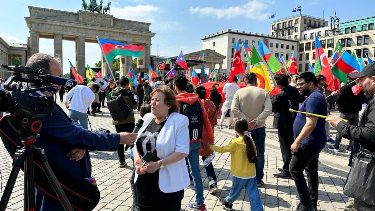 Azerbaycan Türklerinden Berlin'de Yürüyüş!