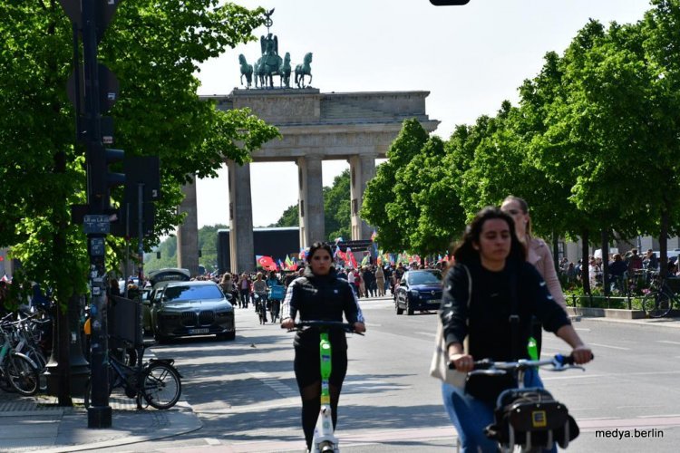 Almanya'da 2022'de %28 daha fazla vatandaşlığa kabul