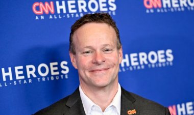 CNN’in eleştirilerin odağındaki CEO’su Chris Licht görevden alındı