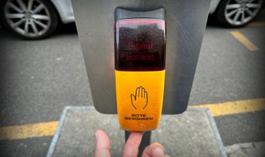 Trafik ışığı kutusunda neden ikinci bir düğme var?