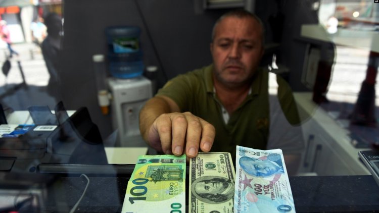 Dolar ve Euro tarihi zirvelerde: Günlük artış yüzde 7’yi buldu