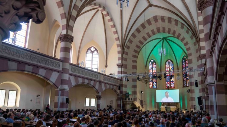 Almanya’da yapay zeka kilise ayininde vaaz verdi