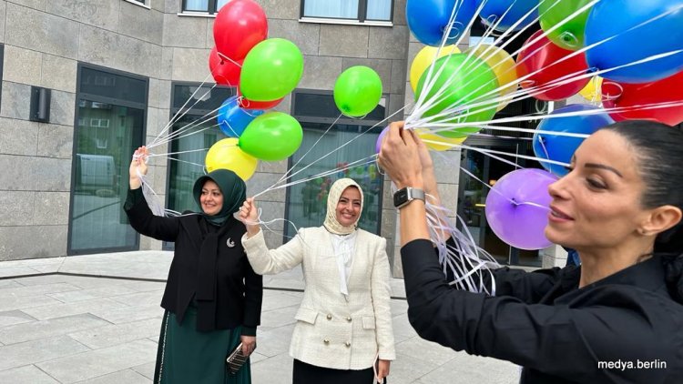 Berlin'de Depremzedeler  Anıldı.