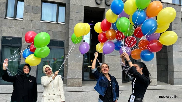 Berlin'de Depremzedeler  Anıldı.