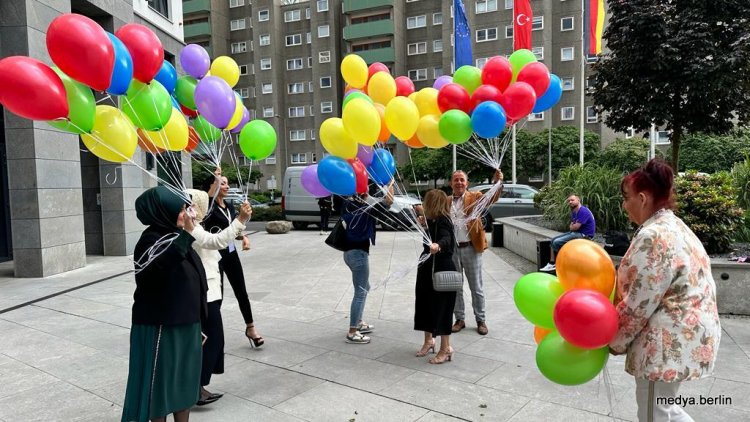 Berlin'de Depremzedeler  Anıldı.