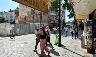 İzmir Kavurucu Sıcaklarla Mücadele Veriyor.