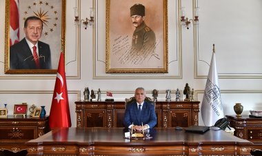 Trabzon Valiliği'ne Aziz Yıldırım İsmiyle Atama: İlginç Benzerlik Gündemi Meşgul Ediyor