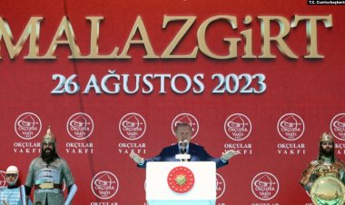 Erdoğan’ın Malazgirt’te de gündemi seçimdi: “İllerimizi geri almaya hazır mıyız?”