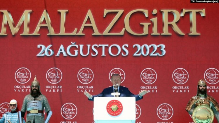 Erdoğan’ın Malazgirt’te de gündemi seçimdi: “İllerimizi geri almaya hazır mıyız?”