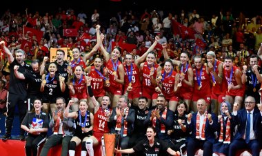 Finalde Sırbistan’ı 3-2 yenen Filenin Sultanları Avrupa şampiyonu