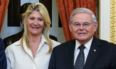 ABD Senatörü Menendez ve eşi Mısır bağlantıları nedeniyle rüşvetle suçlanıyor