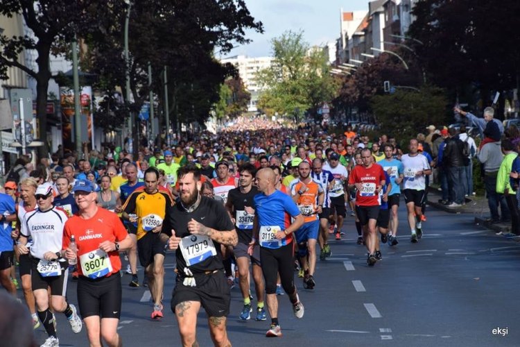BMW Berlin-Marathonu Koşuluyor