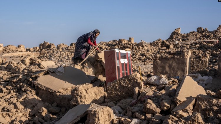 Afganistan'ı bir kez daha deprem vurdu