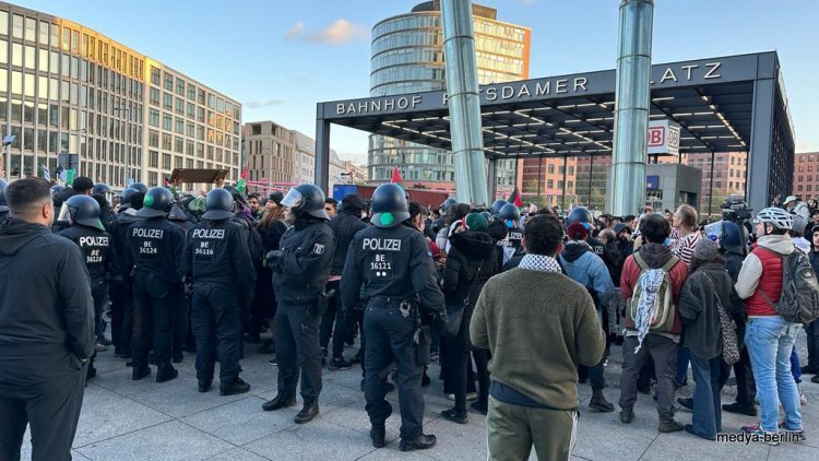 Polis Yasağına Rağmen Berlin'de Filistin Mitingi Yapıldı.
