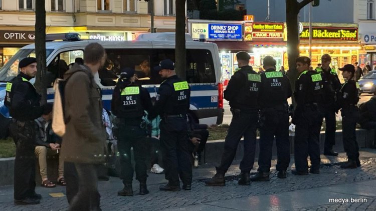 Polis Yasağına Rağmen Berlin'de Filistin Mitingi Yapıldı.