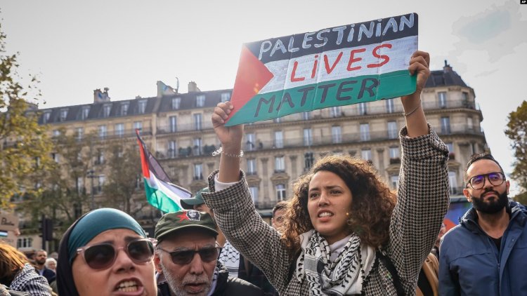 İsrail’in Gazze’ye saldırısı Fransa’da protesto edilirken siyasilerden de tepki geldi