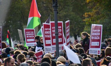 Berlin'de Filistin'e Destek Yürüyüşü.