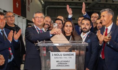 Özgür Özel CHP'nin yeni genel başkanı oldu