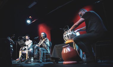 Şafak Velioglu ile ''BirEsVer'' grubunu ve dünya müziğini konuştuk