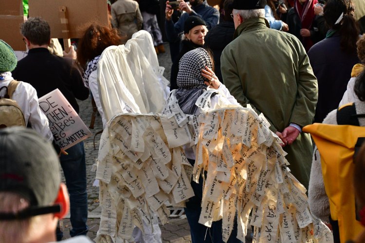 Berlin'de Filistin'e Destek Yürüyüşü.