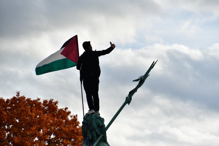 Berlin'de Filistin'e Destek Yürüyüşü.