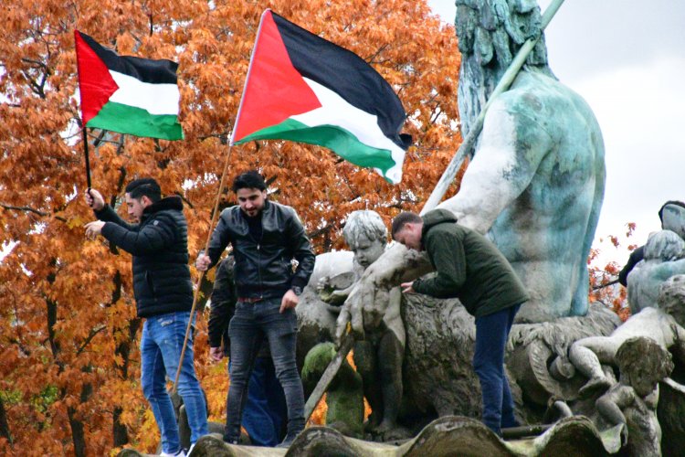 Berlin'de Filistin'e Destek Yürüyüşü.