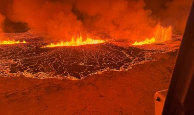 İzlanda'da haftalardır devam eden depremlerin ardından yanardağ patladı