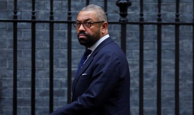 İngiltere İçişleri Bakanı eşinin içkisine tecavüz ilacı attığı şakasının ardından özür diledi