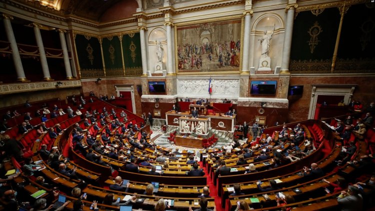 Fransa'da tartışmalı göç yasa tasarısı bugün meclis gündeminde