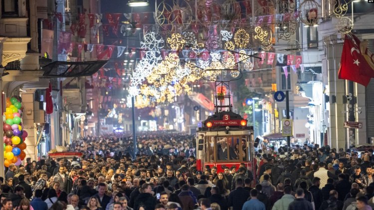 “2024 Türk ekonomisinde TL’nin değerini koruyacağı, ABD ekonomisinde ‘yumuşak iniş’in yaşanacağı bir yıl olacak”