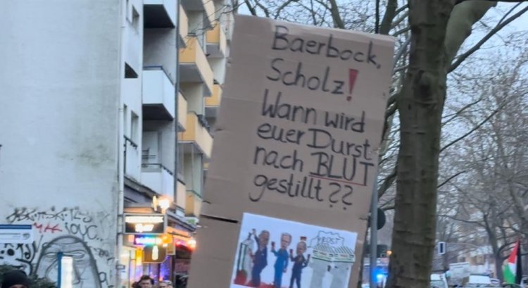 "Berlin'de Filistin'e Destek Yürüyüşü Gerginliği: 'Siyonizm Faşizmdir' Sloganıyla Olaylı Anlar!"