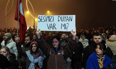 Hatay’daki 6 Şubat anmasında hem hükümet hem de muhalefet protesto edildi